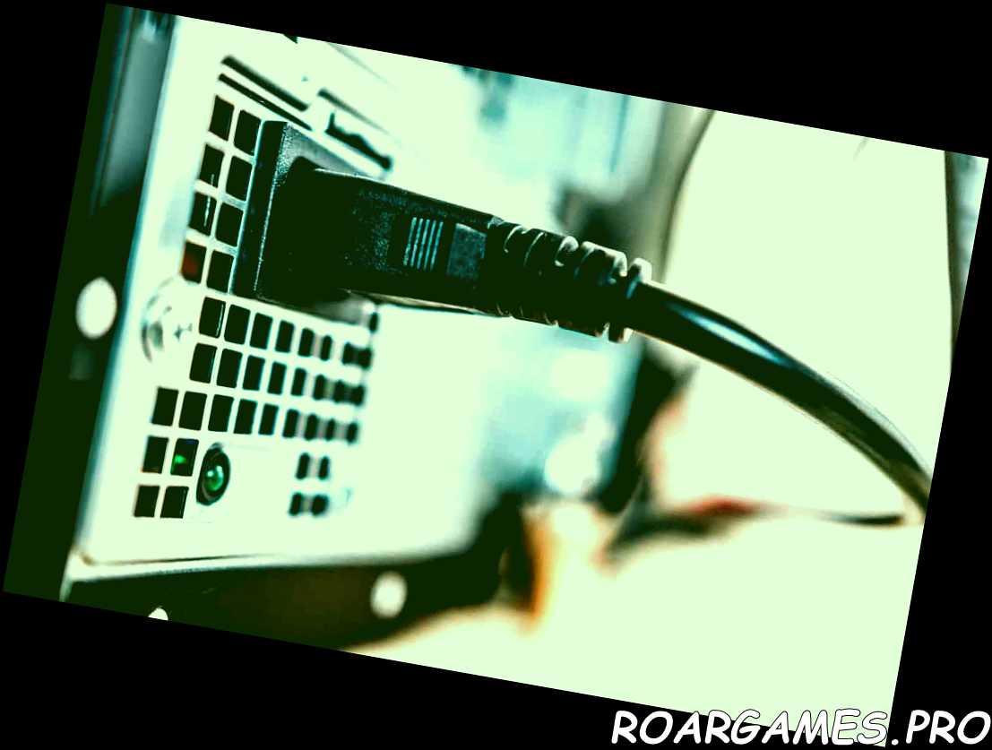 Primer plano del cable de alimentación de CA enchufado en la parte posterior de la fuente de alimentación de la PC de escritorio