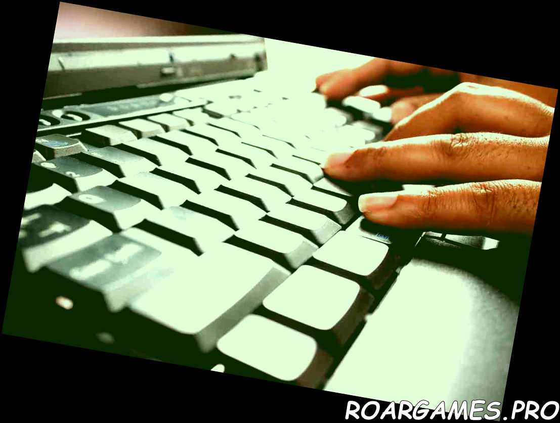 manos escribiendo en el teclado